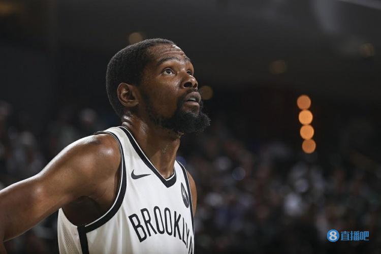 中场核心跑动全场第一，数据炸裂（中场大脑全场跑动第一，数据爆棚）