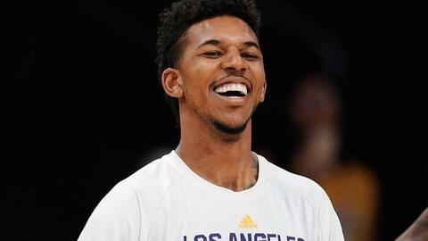 手感火热！陈盈骏11中8轰26分，过去2场替补贡献55分（陈盈骏手感炙热：11投8中砍26分，近两战替补合计55分）