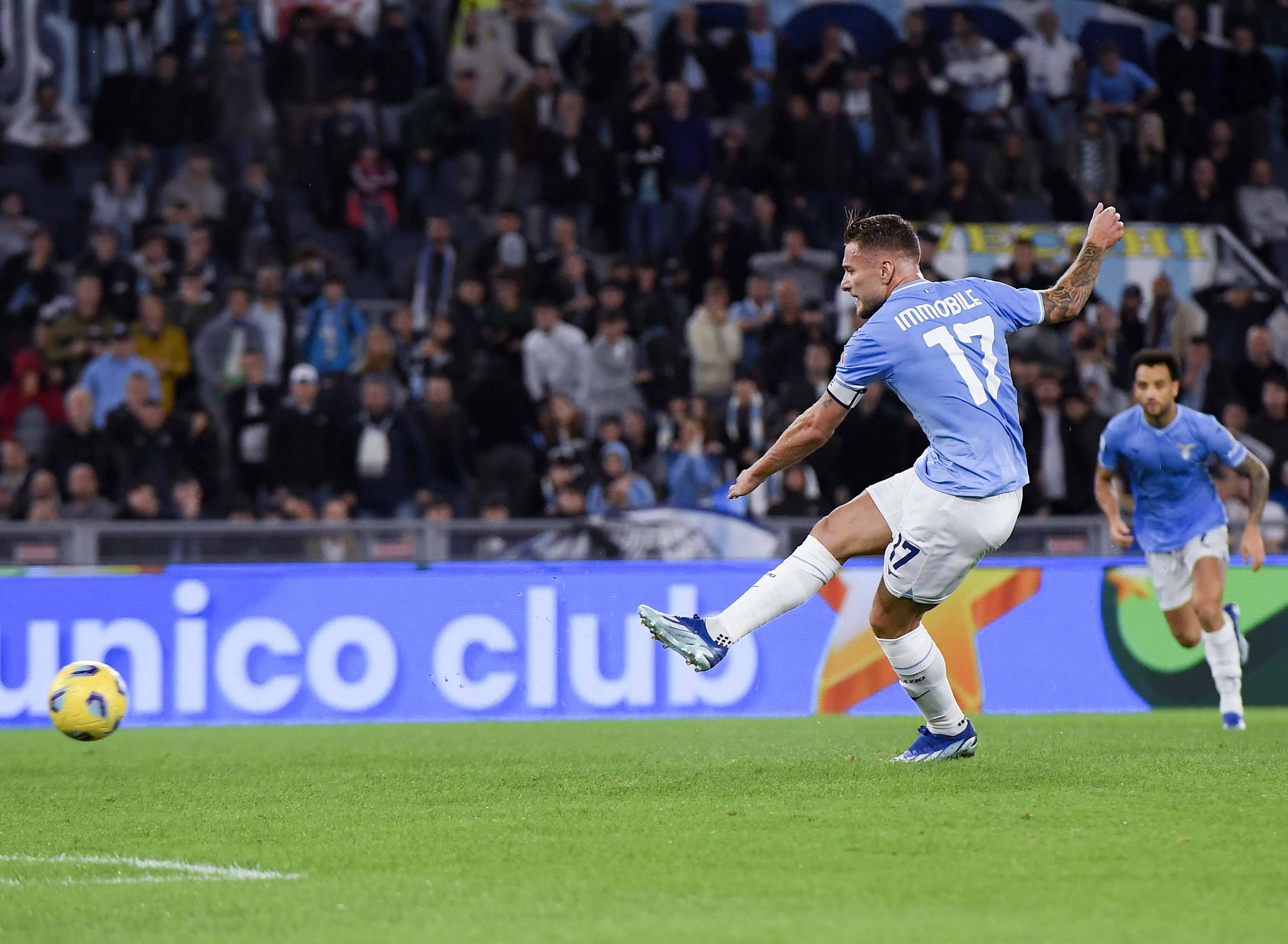 阿齐兹：太早丢球让局面困难，感谢远征球迷下雨还支持我们（阿齐兹：早失球使局势被动，感谢冒雨远征的球迷支持）