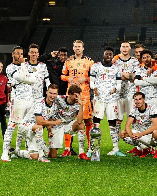 巴萨本赛季国家德比第四球衣谍照：锯齿条纹纪念05年国家德比（巴萨本季国家德比第四球衣曝光：锯齿纹致敬2005年国家德比）