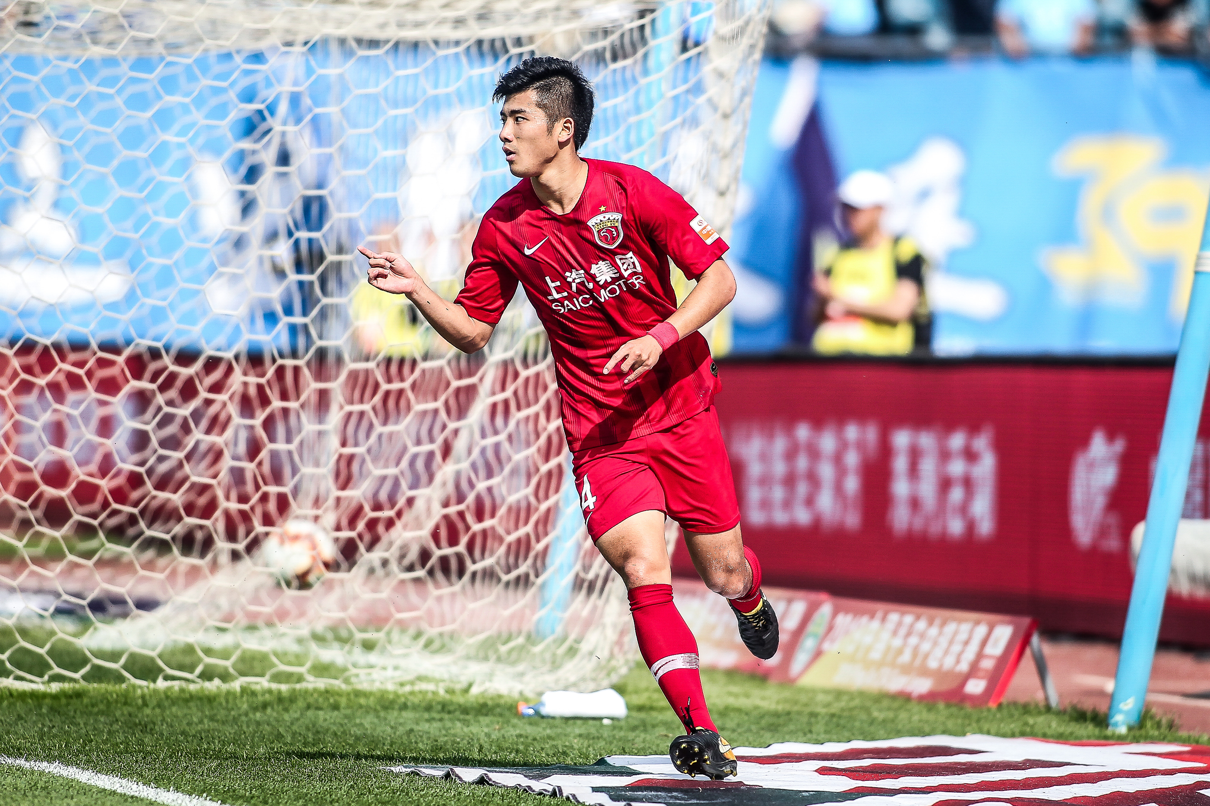 安切洛蒂：皇马到目前为止成绩出色，还能怎么要求阿隆索呢？（安切洛蒂：皇马至今表现出众，还能对阿隆索有何苛求？）