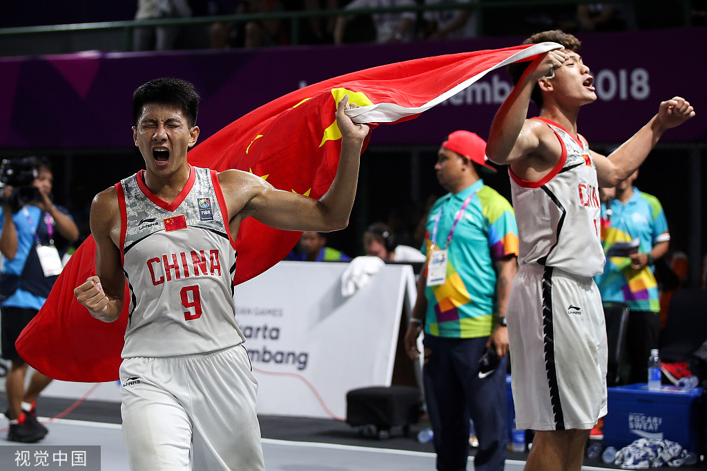 求战心切，安东尼因自己红牌停赛无法出战塞维利亚德比而落泪（红牌停赛无缘塞维利亚德比，求战心切的安东尼落泪）