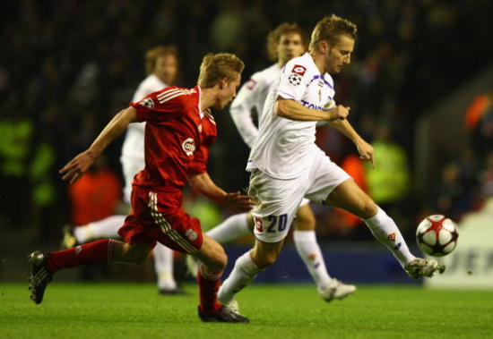 独自带队！马克西半场12中7贡献17分2助攻（马克西半场12投7中砍下17分2助，单核撑起球队）