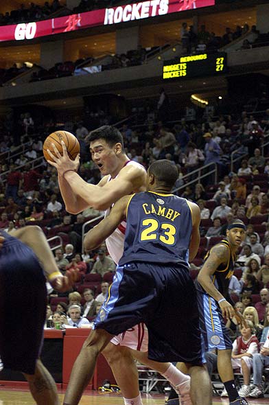 媒体人：亚泰其他工作人员好久没发薪了，坚持岗位是为爱发电（记者称亚泰多名员工久未领薪，仍因热爱坚守岗位）