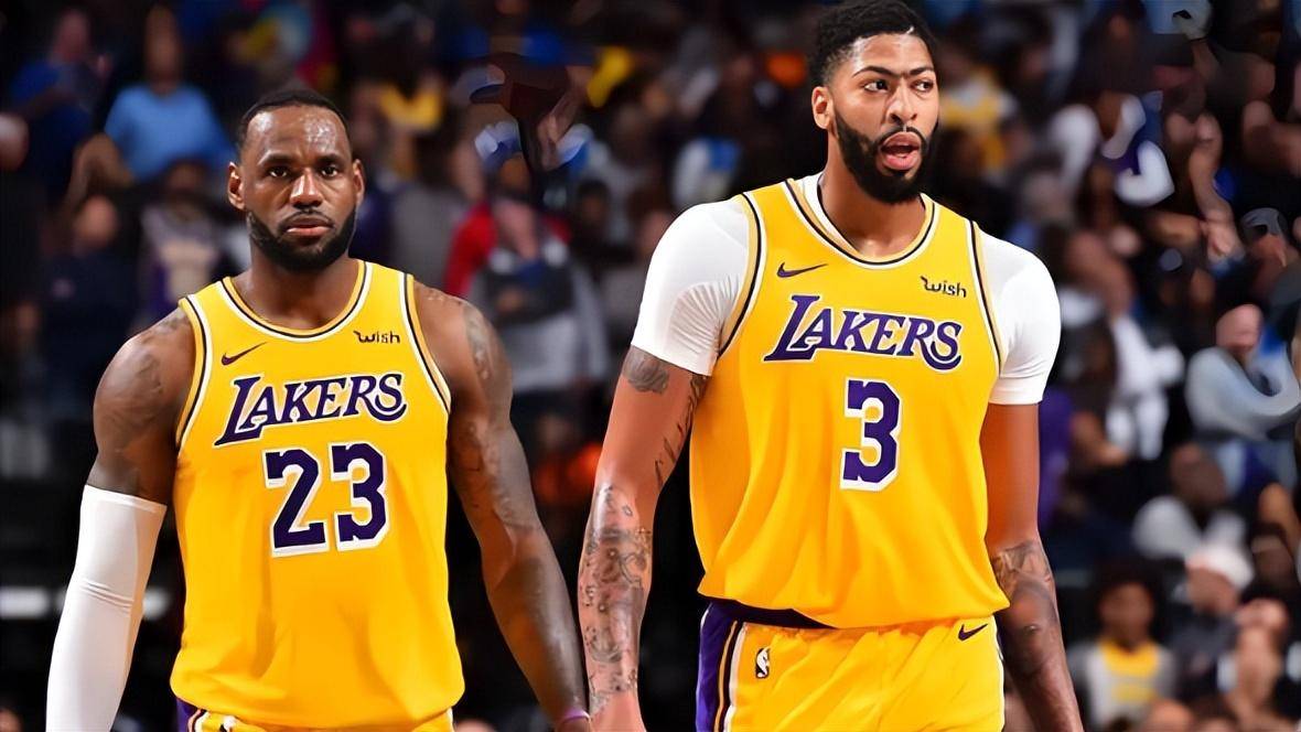 遗憾错失绝杀！女篮球员邓雨婷三分5中4轰22分3板（邓雨婷外线手感火热5投4中砍22分3板，末秒机会憾失绝杀）